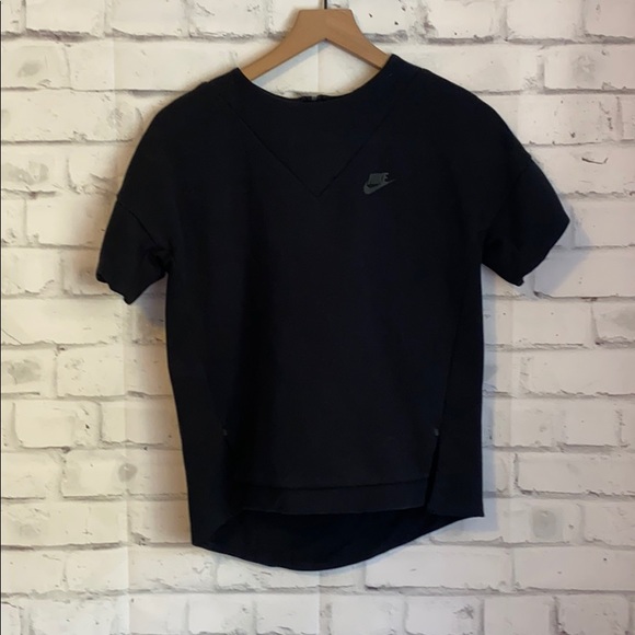 Nike Sweaters - NWOT Nike pull over crew neck